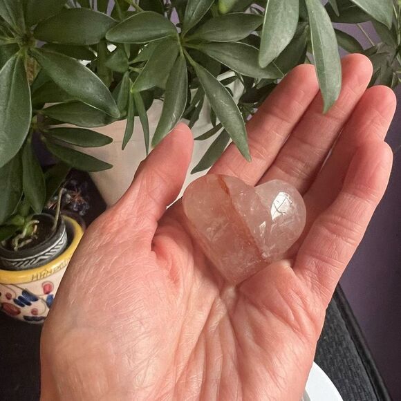 Fire Quartz Crystal Heart‎ Carving (#1) - Picture 2 of 16